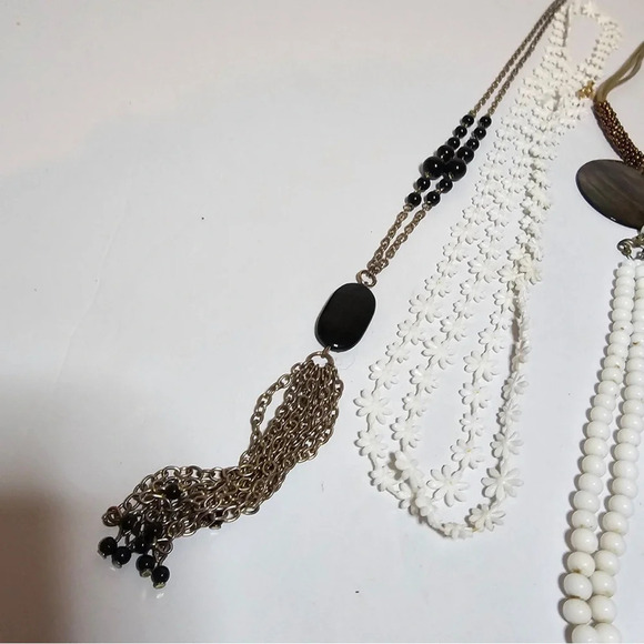 Lot Of 12 Fashion Costume Jewelry Necklaces Some Branded Some Not Various Styles - Picture 11 of 12